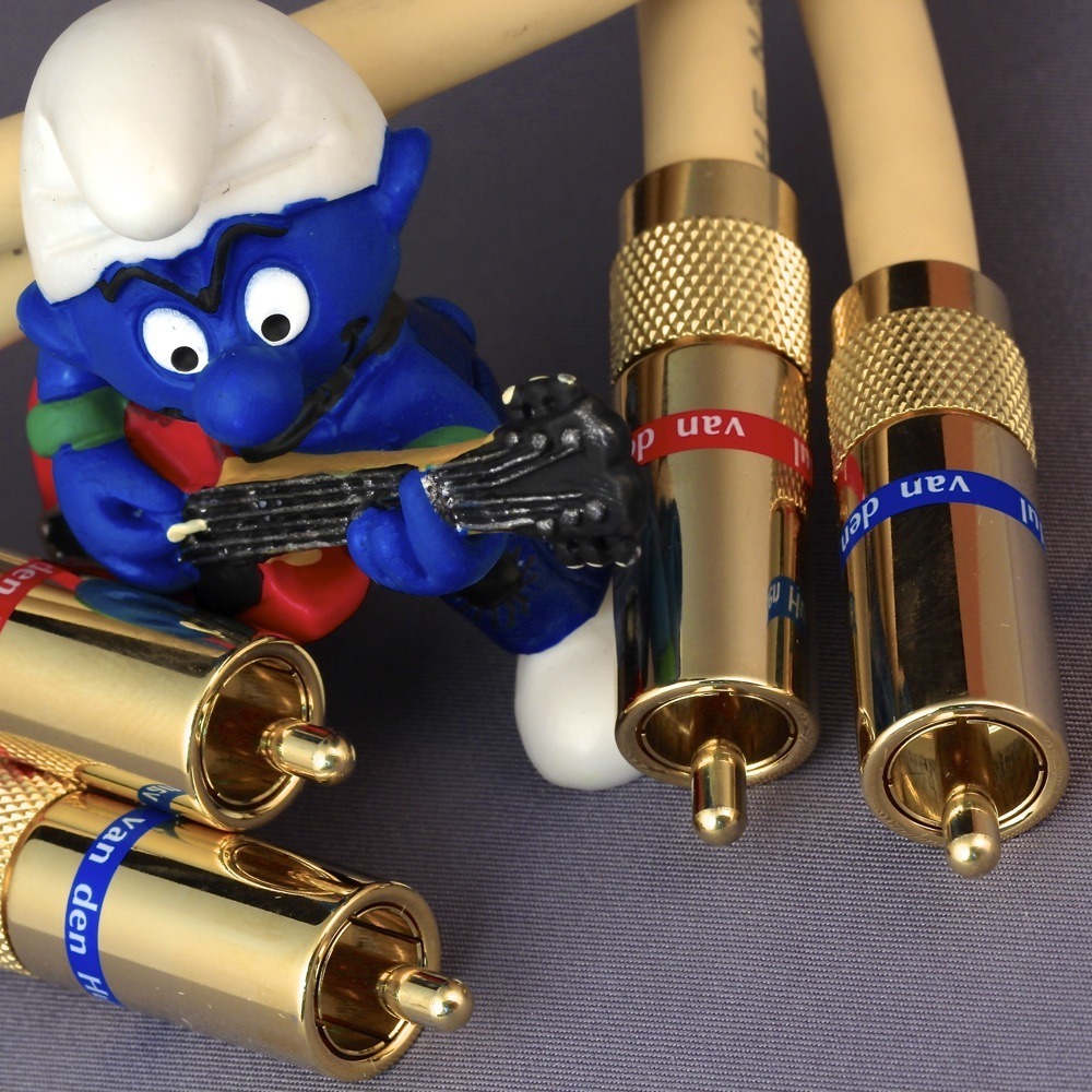 Кабель аудио RCA - RCA Van Den Hul The Name 0.8m