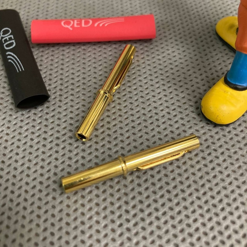 Разъем Акустический QED (QE1610) Mini Airloc Banana 2шт.