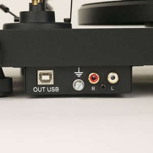Проигрыватель виниловых дисков Pro-Ject Debut Carbon DC Phono USB Piano Black