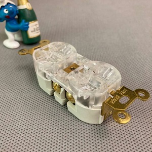 Розетка силовая 2К+З Furutech FP-20A (R) USA