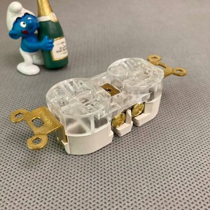 Розетка силовая 2К+З Furutech FP-20A (R) USA