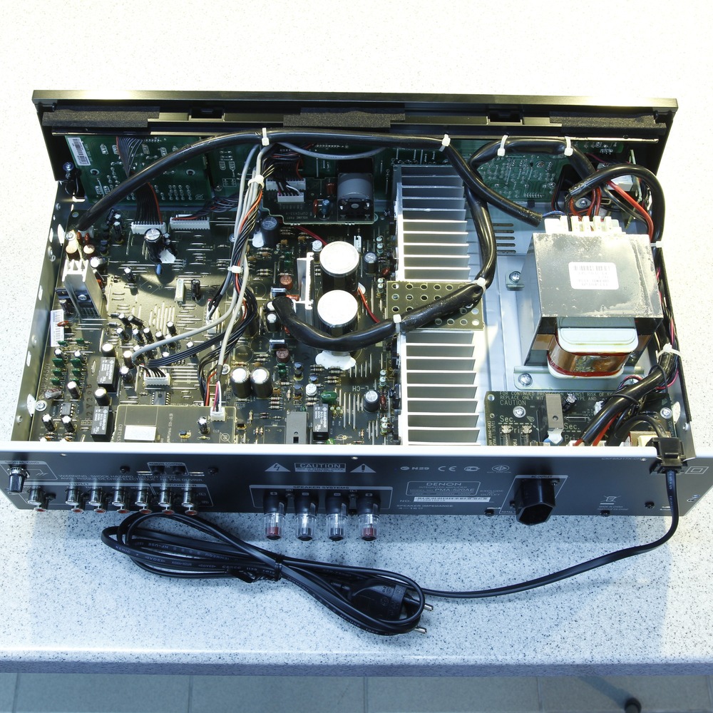 Усилитель интегральный Denon PMA-520AE Premium Silver