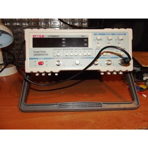 Генератор сигнала UNI-T 13-0015 Генератор сигналов UTG9002C