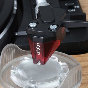 Гелевый очиститель иглы звукоснимателя DYNAVOX NRG30 (207677)