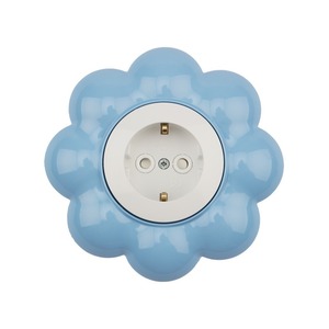 Розетка одноместная Kranz KR-78-0628 HAPPY Цветок скрытой установки, с заземлением и защитными шторками, белая/голубая