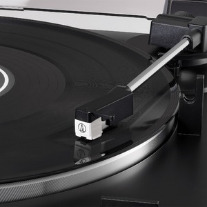 Проигрыватель виниловых дисков Audio-Technica AT-LP60XBK
