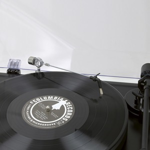 Щетка для виниловых пластинок DYNAVOX Schallplatten-Mitlaufbesen (208041)